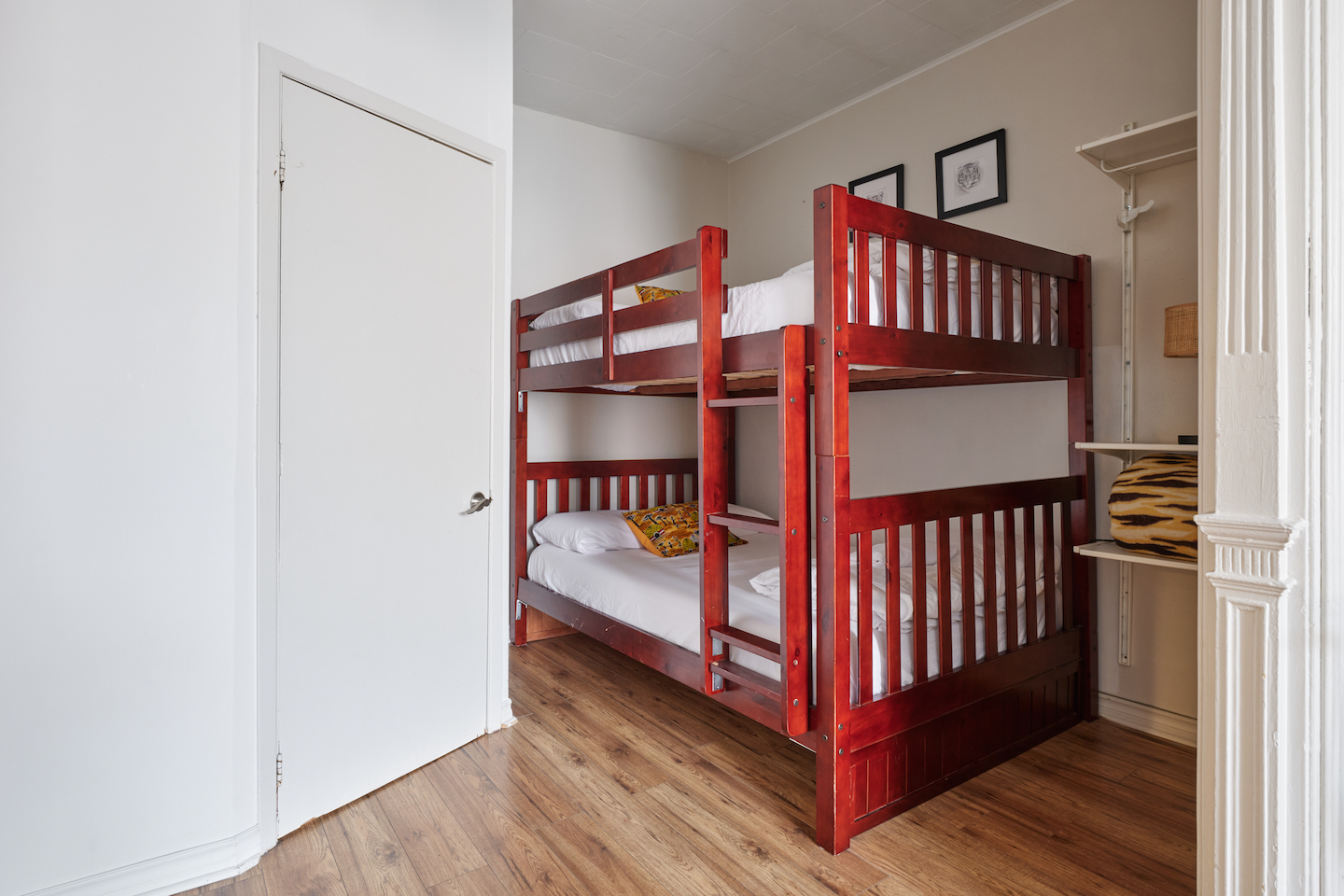 Mtl Zoo : double bunk bed with memory foam mattresses